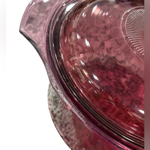 Cranberry Vision 3.5 Quart Round Covered
Casserole Please Read - Picture 3 of 5